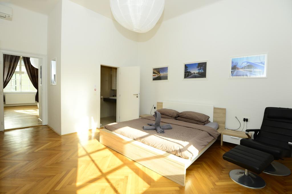 Galeria Rooms Любляна Стая снимка